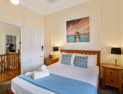 Queen bed, Extra large ensuite